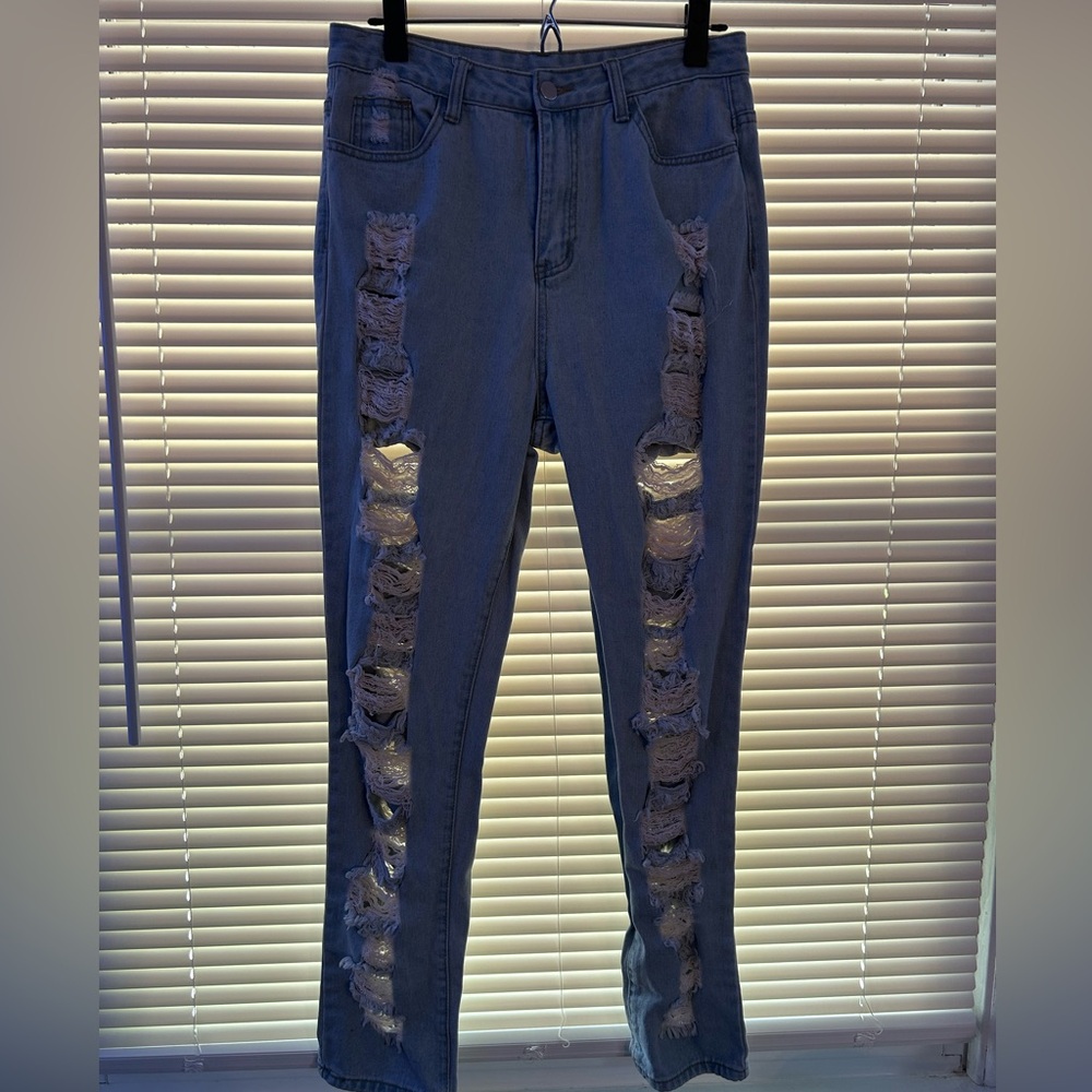 Light Wash ripped jeans